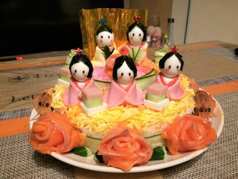 ひな祭りレシピ まるで雛人形 ちらし寿司ケーキの作り方 桃の節句にお内裏様とお雛様を手作り ひな祭りごはん